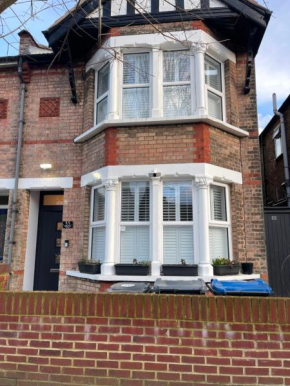 Rose, Croydon
